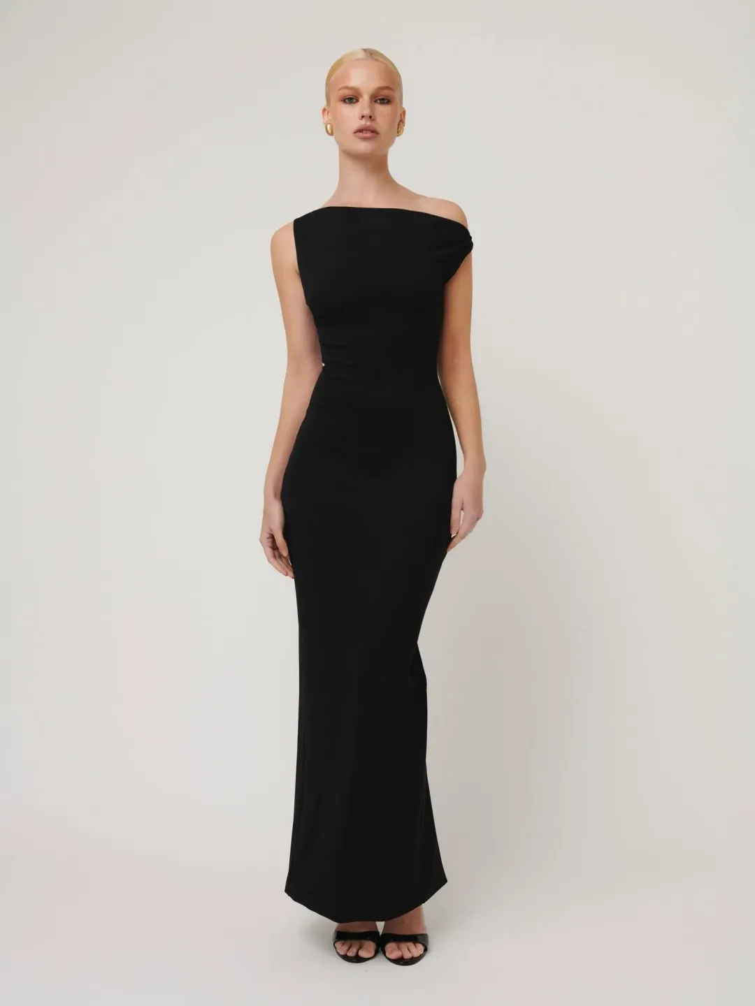 Effie Kats Inaya Gown Black Size 6 for rent on The Volte - main image