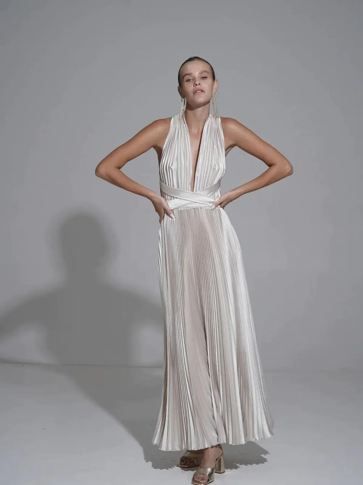 L'Idee Moderniste Gown Champagne Size AU 6 - Image 1