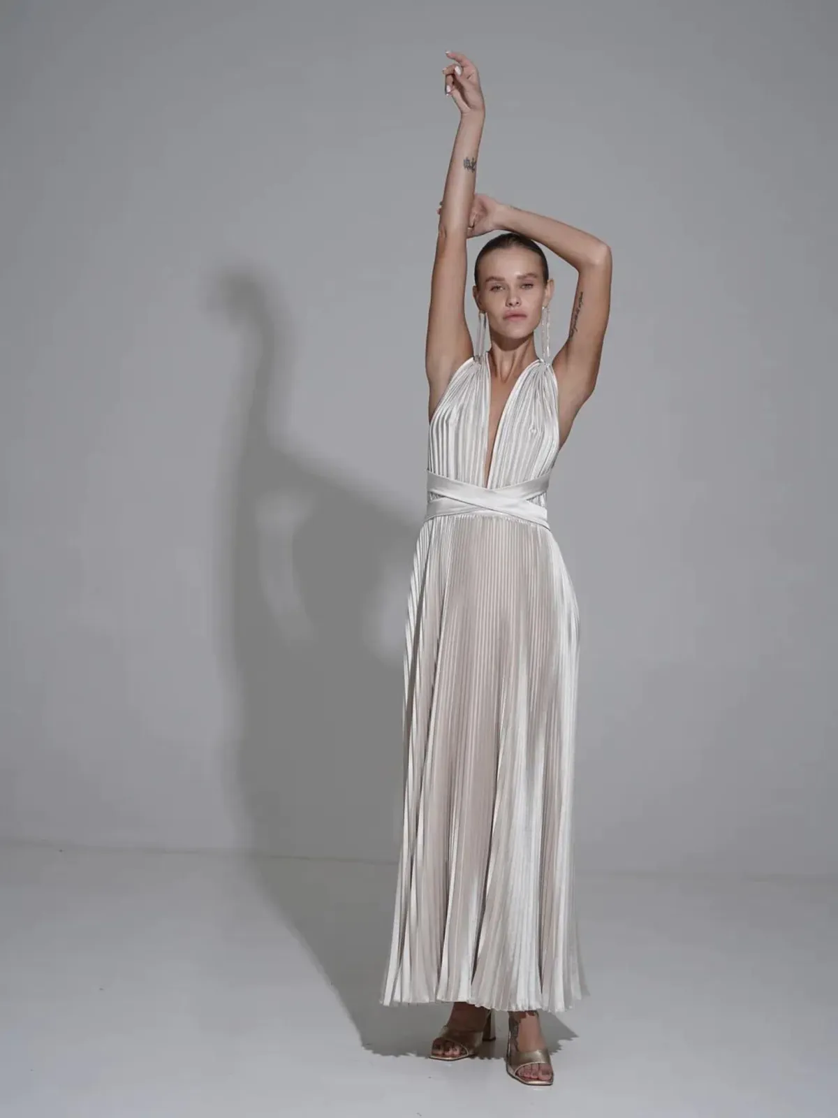 L'Idee Moderniste Gown Champagne Size AU 6 - Image 2