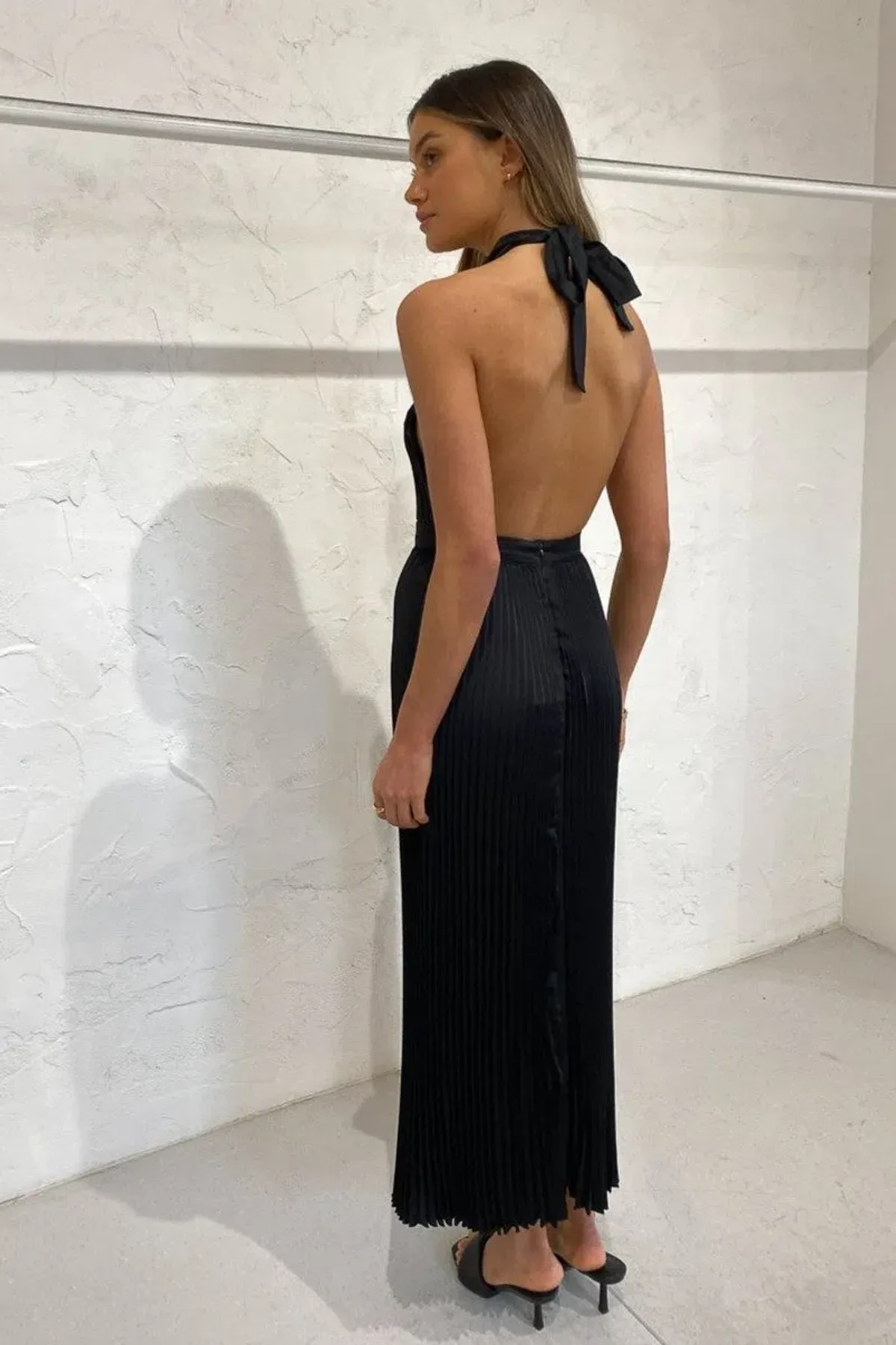 L’Idee Renaissance Gown Black Size 8 - Image 2