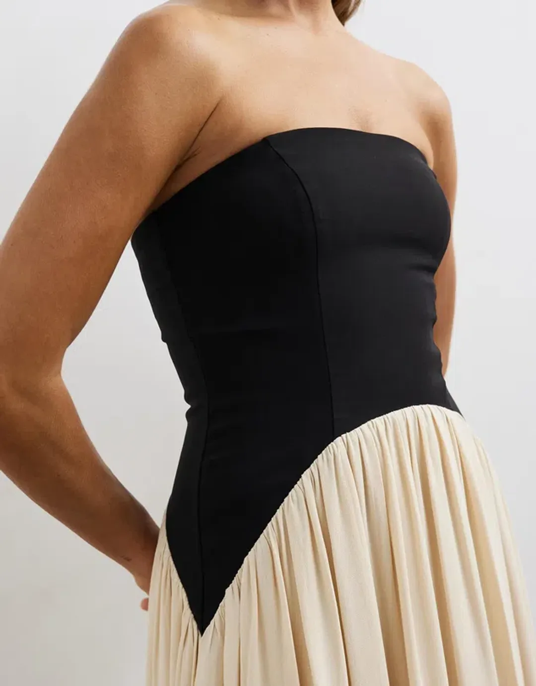 Minima Esenciales Karis Drop Waist Maxi Dress in Black/Cream Size AU 12 for rent on The Volte - main image