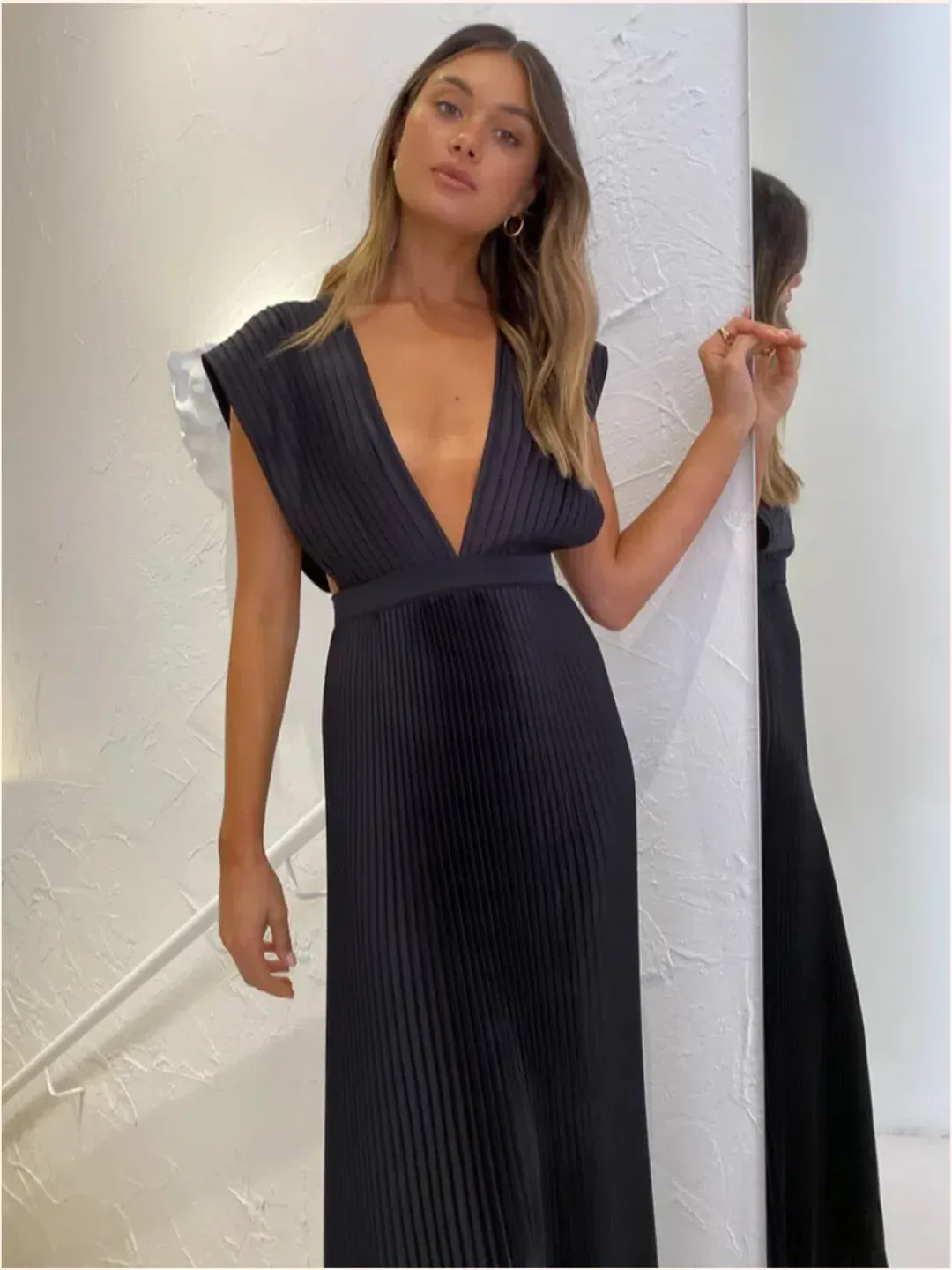 L'Idee Gala Gown in Noir Size 8 for rent on The Volte - main image