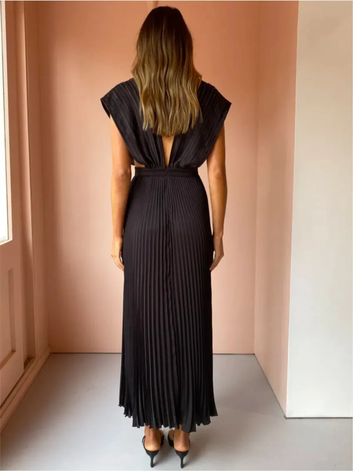 L'Idee Gala Gown in Noir Size 8 - Image 4