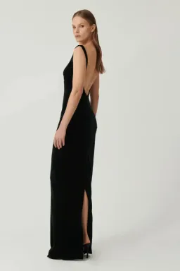 Effie Kats Verona Gown in Black Velvet Size M / AU 10 for rent on The Volte - image 3