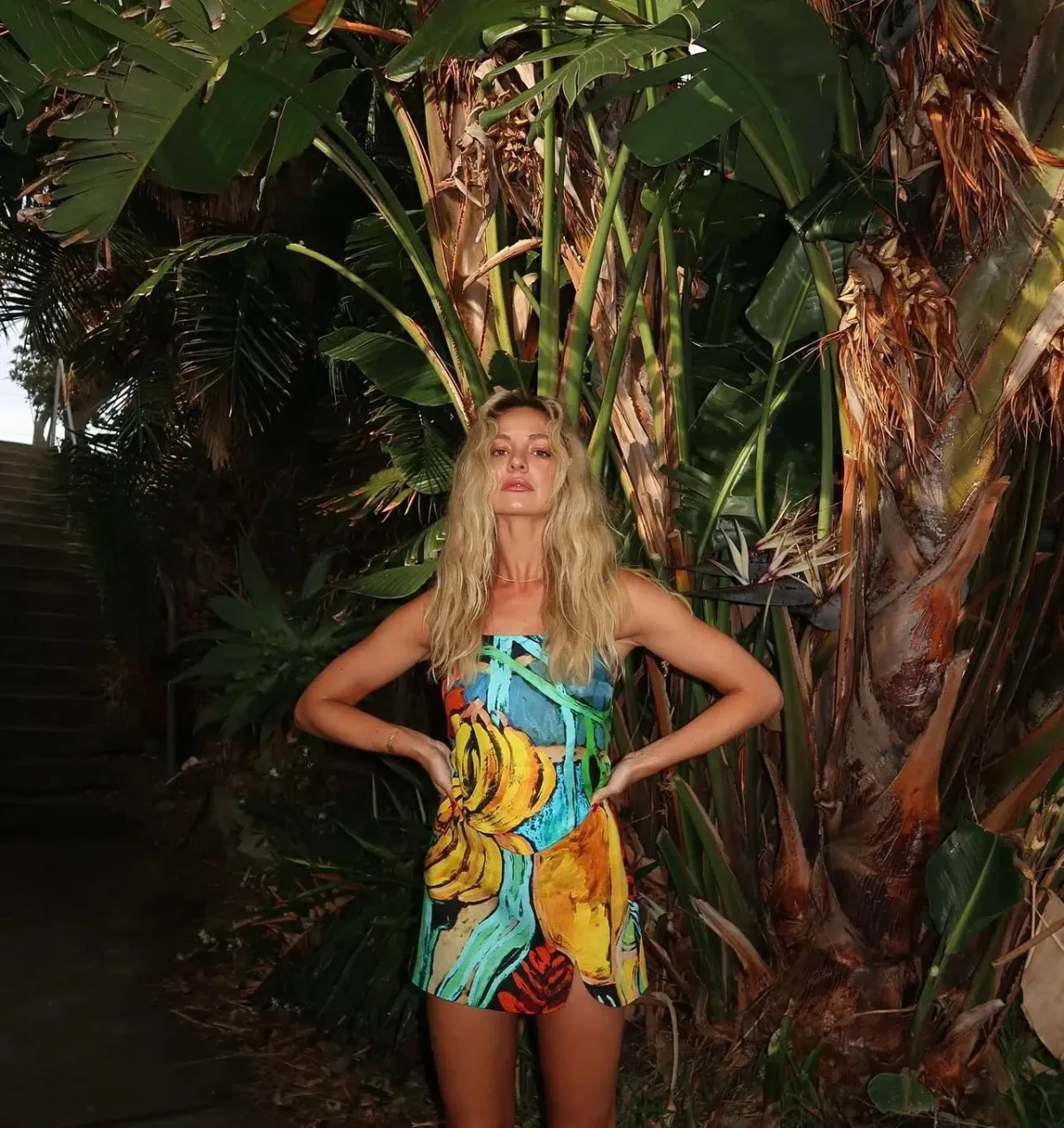 Venroy Silk Scarf Top and Mini Skirt Set Jamaica Scene Size 8 - Image 2