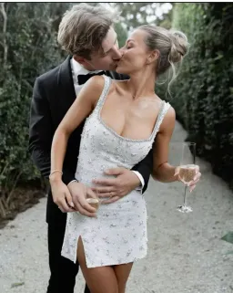 Clio Peppiatt Bridal Crystal Dress Ivory Size M / AU 10 for rent on The Volte - image 3