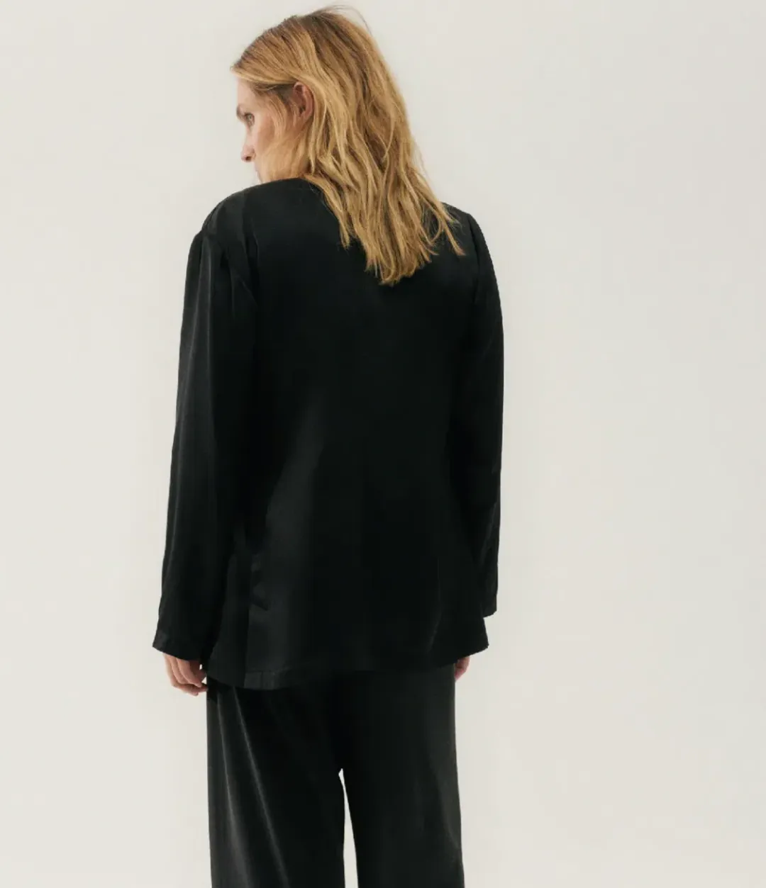 Silk Laundry Relaxed Blazer Black Size 8 for rent on The Volte - main image