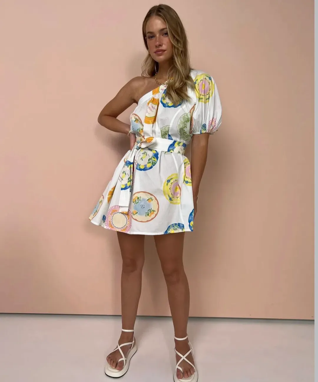 Palm Noosa Lotus Mini Size 6 for rent on The Volte - main image