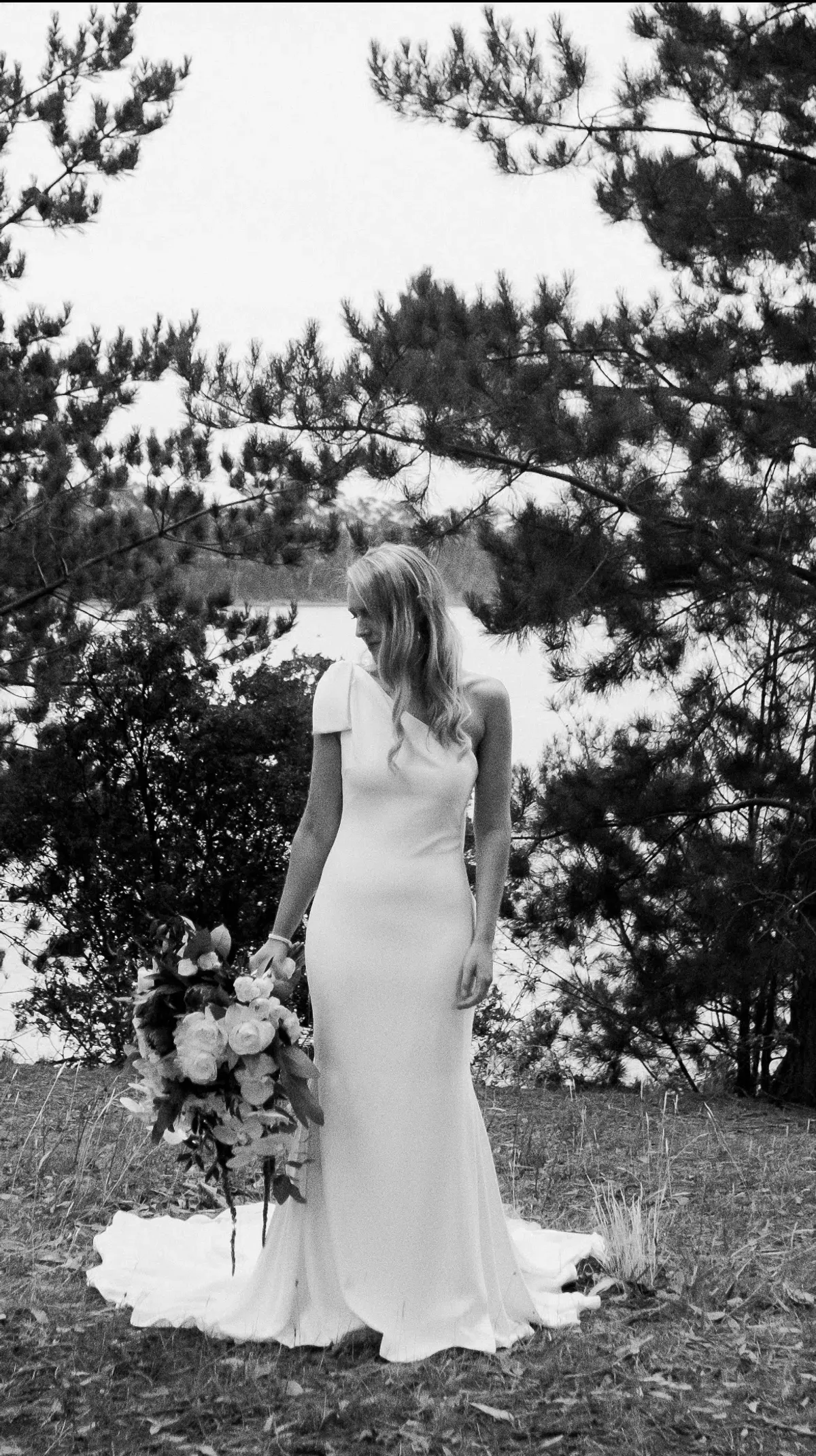 Enzoani One Shoulder Ivory Gown Size AU 10 - Image 4