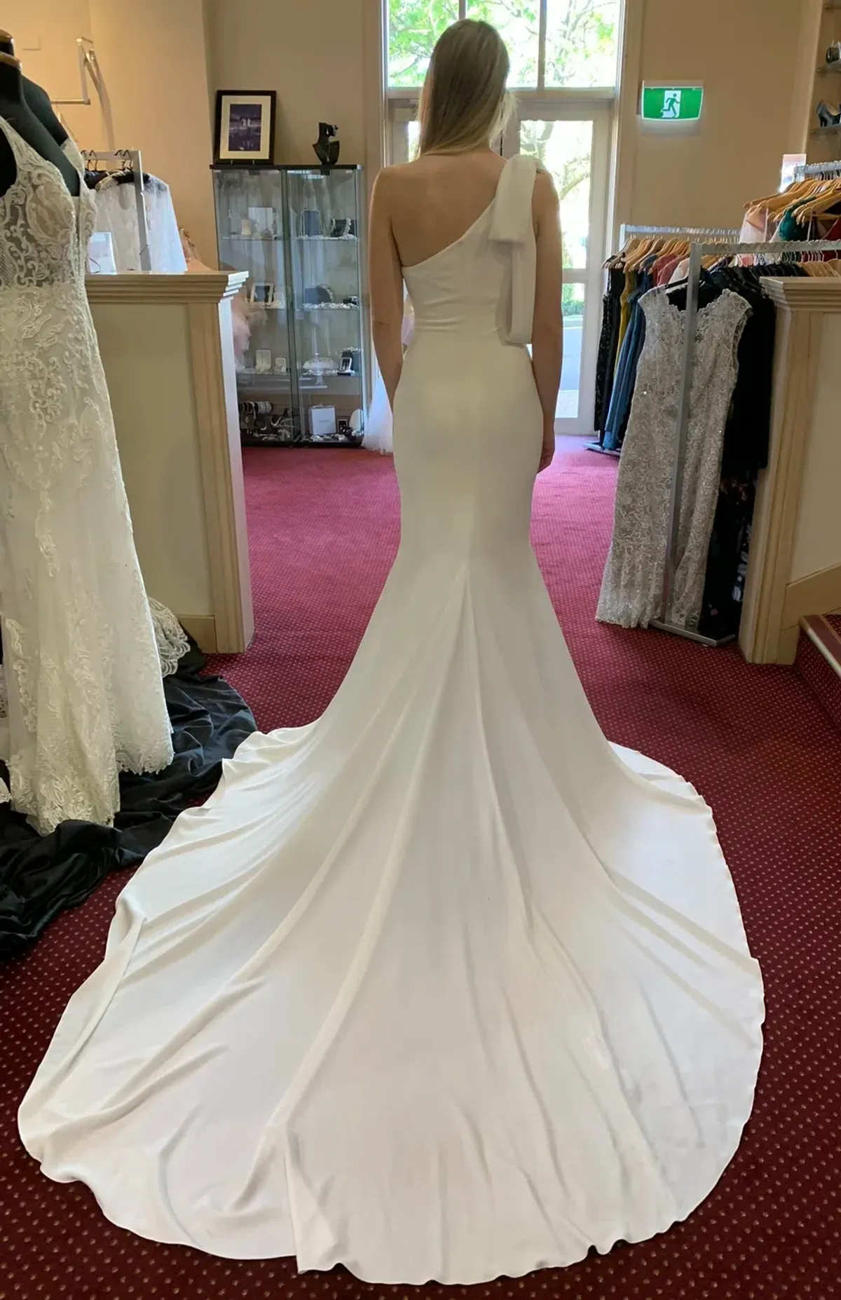 Enzoani One Shoulder Ivory Gown Size AU 10 - Image 3