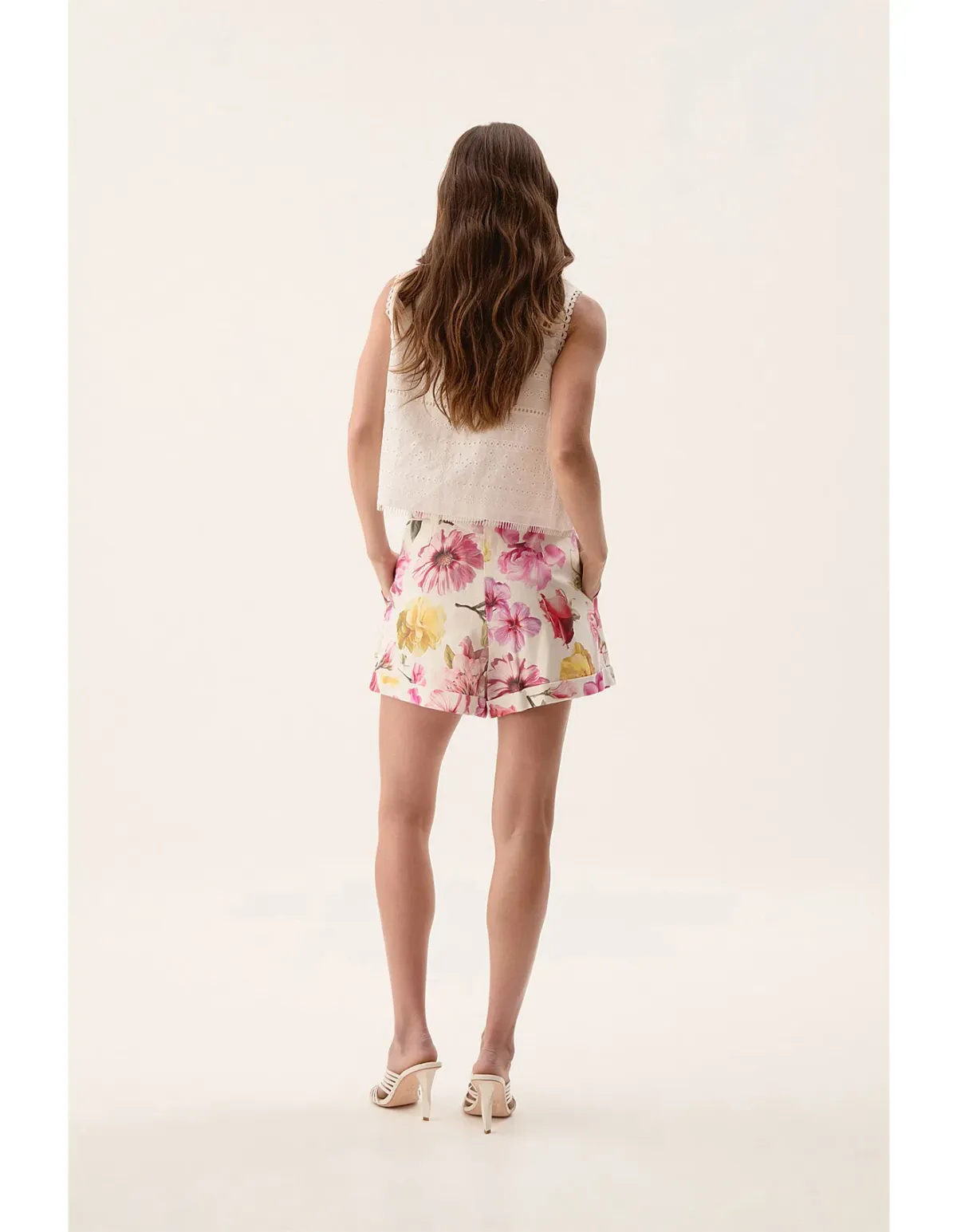 Aje Fleur Short Floral Size 10 - Image 2