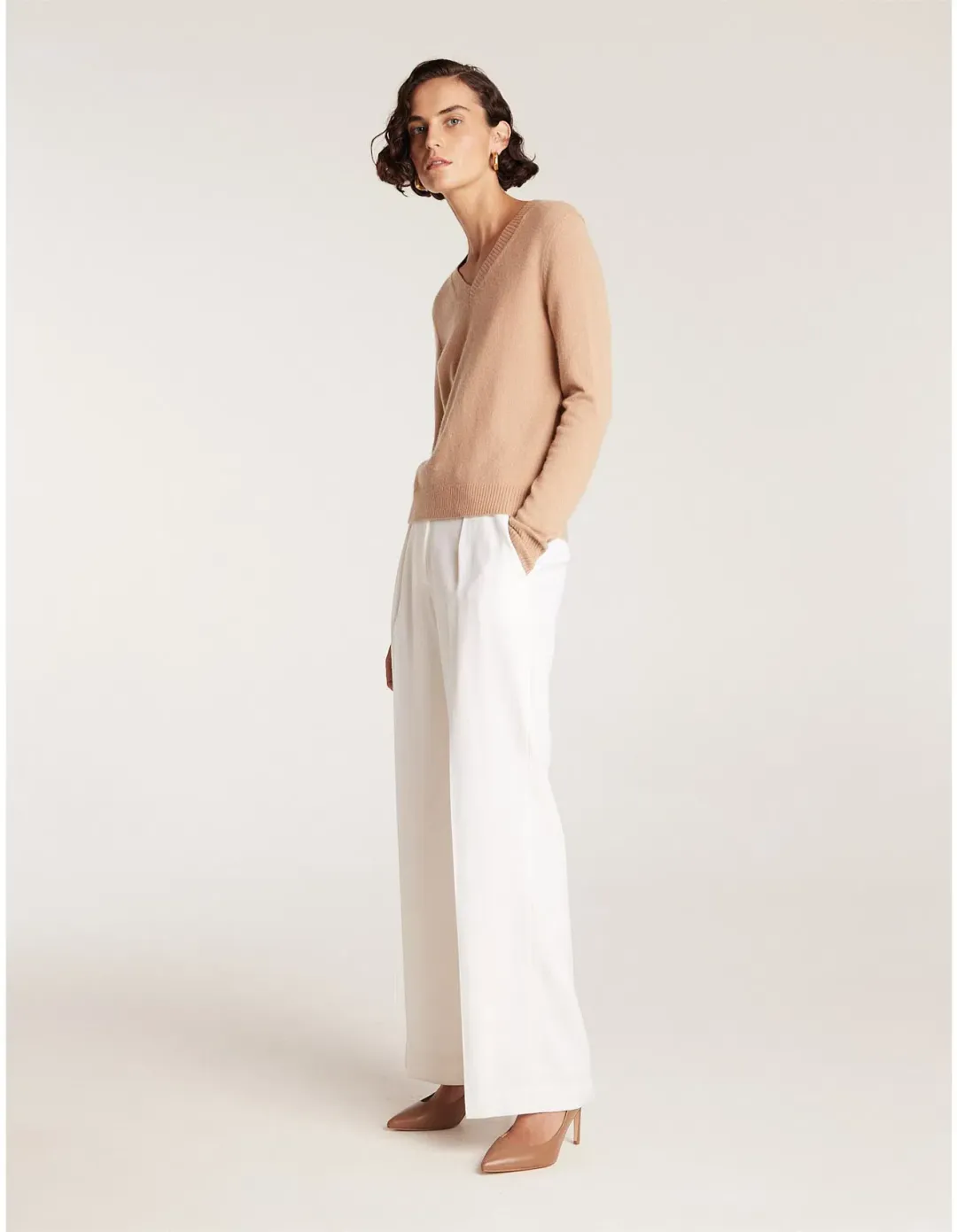 Perri Cutten Cashwool V Neck Jumper Chestnut Size 16/L for rent on The Volte - main image