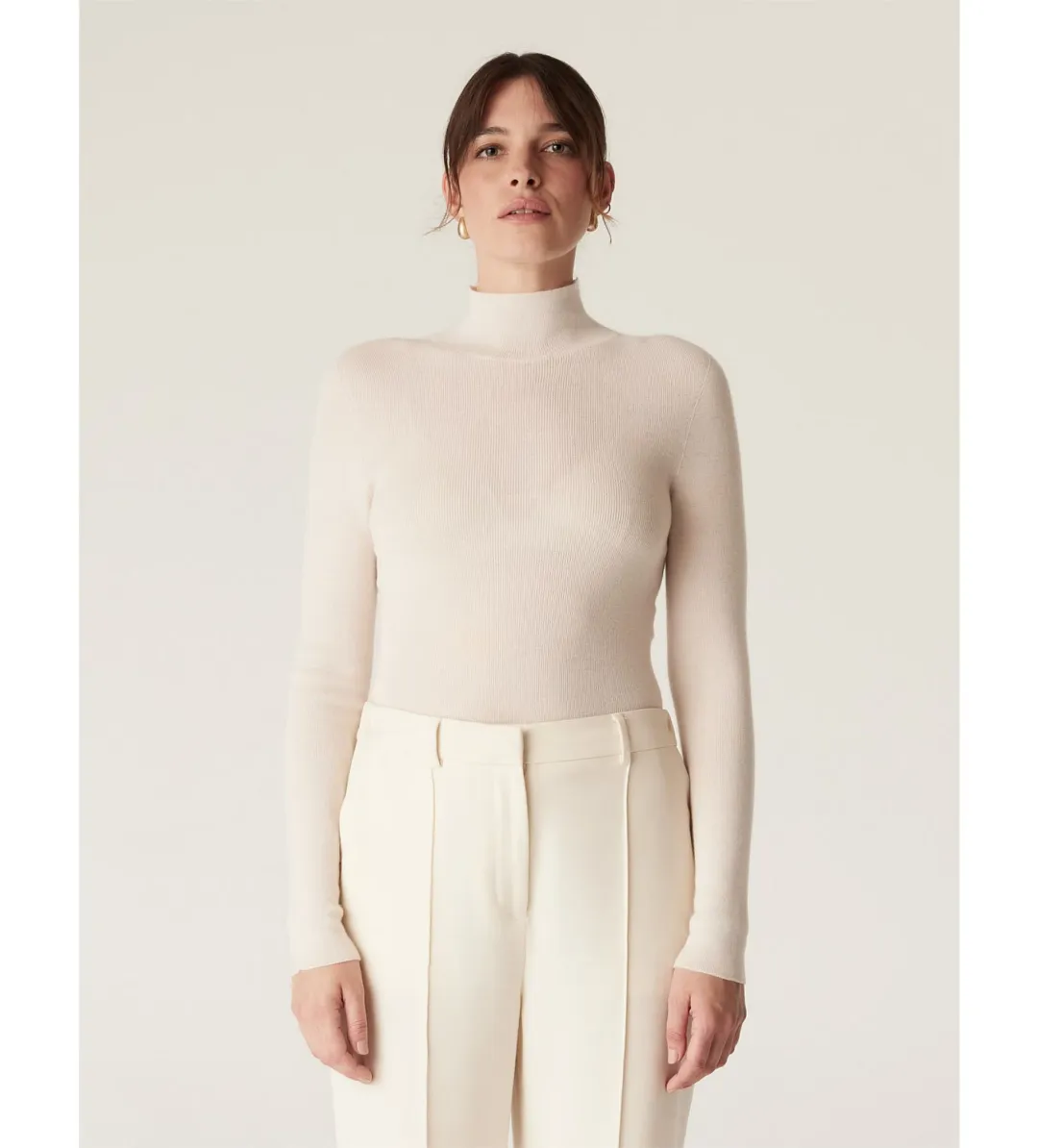 Cable Superfine Merino Turtle Neck in Ecru Size for rent on The Volte - main image