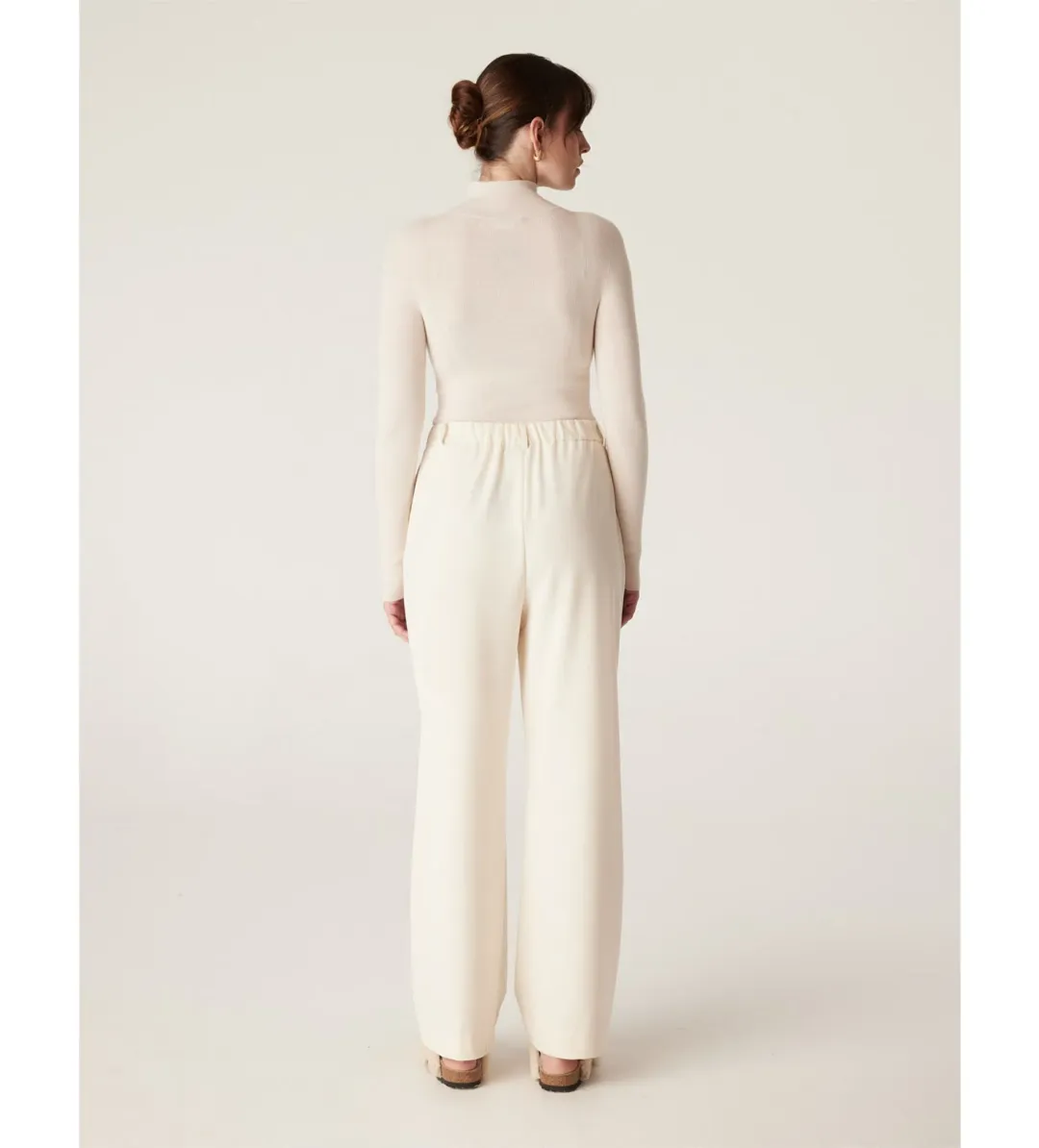 Cable Superfine Merino Turtle Neck in Ecru Size for rent on The Volte - main image