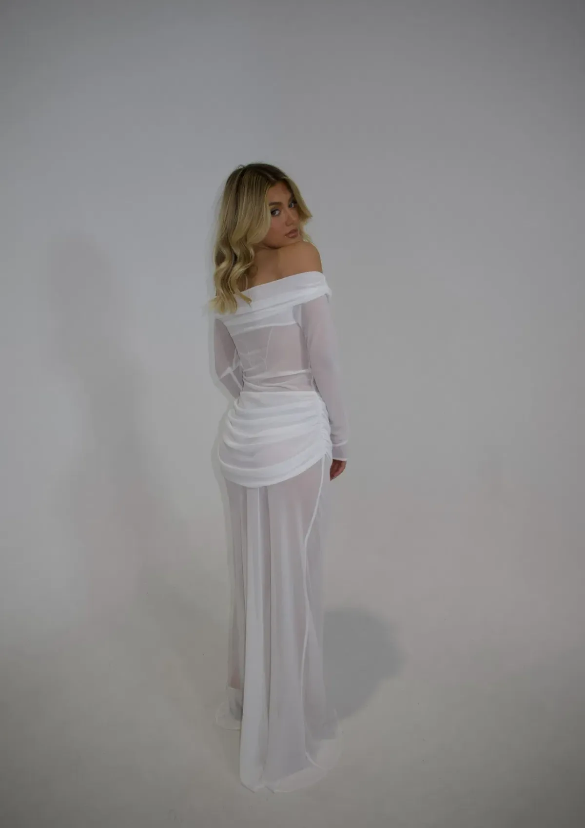 Emily Gown White Natalie Rolt Size AU 6 - Image 3