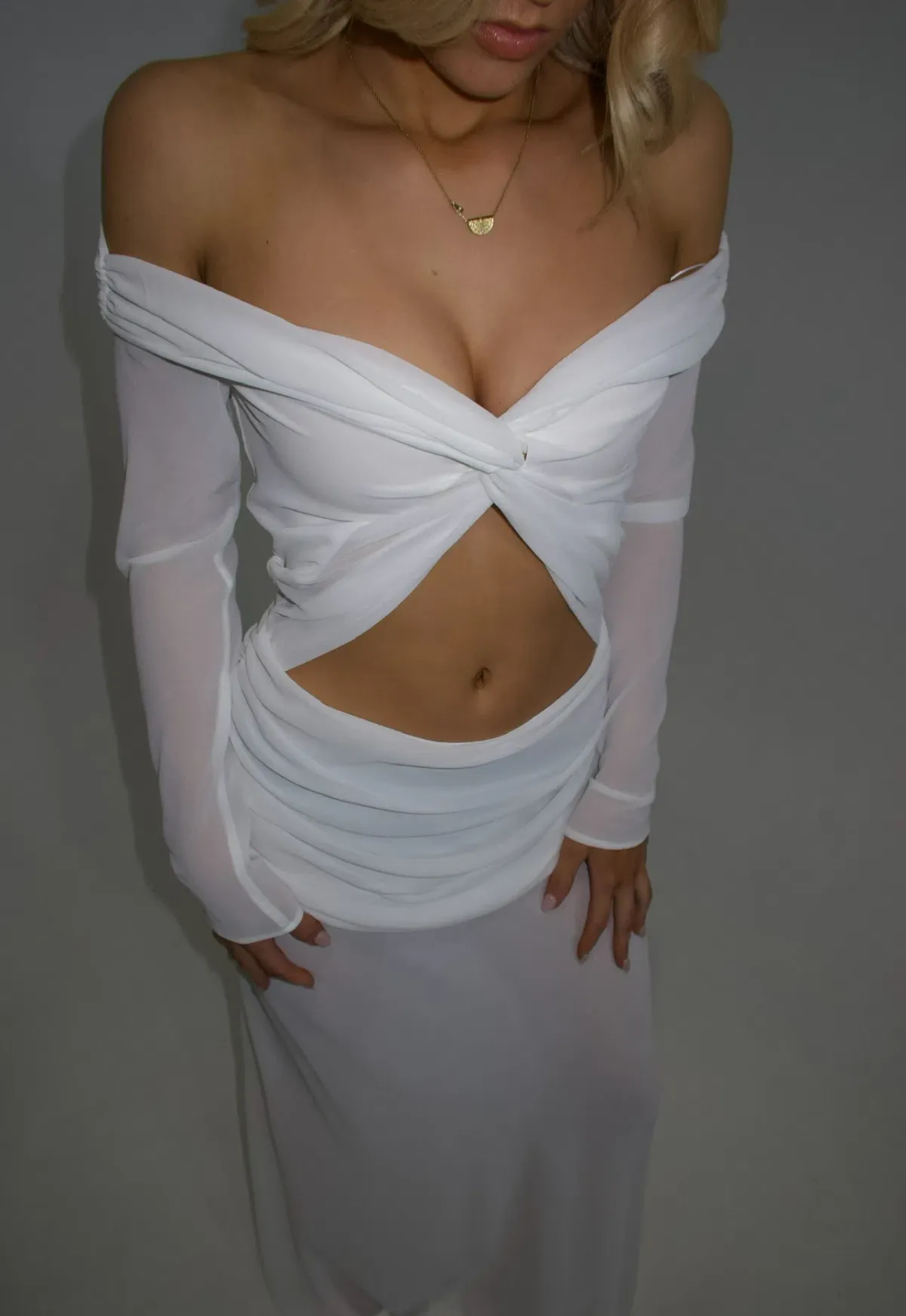 Emily Gown White Natalie Rolt Size AU 6 - Image 4