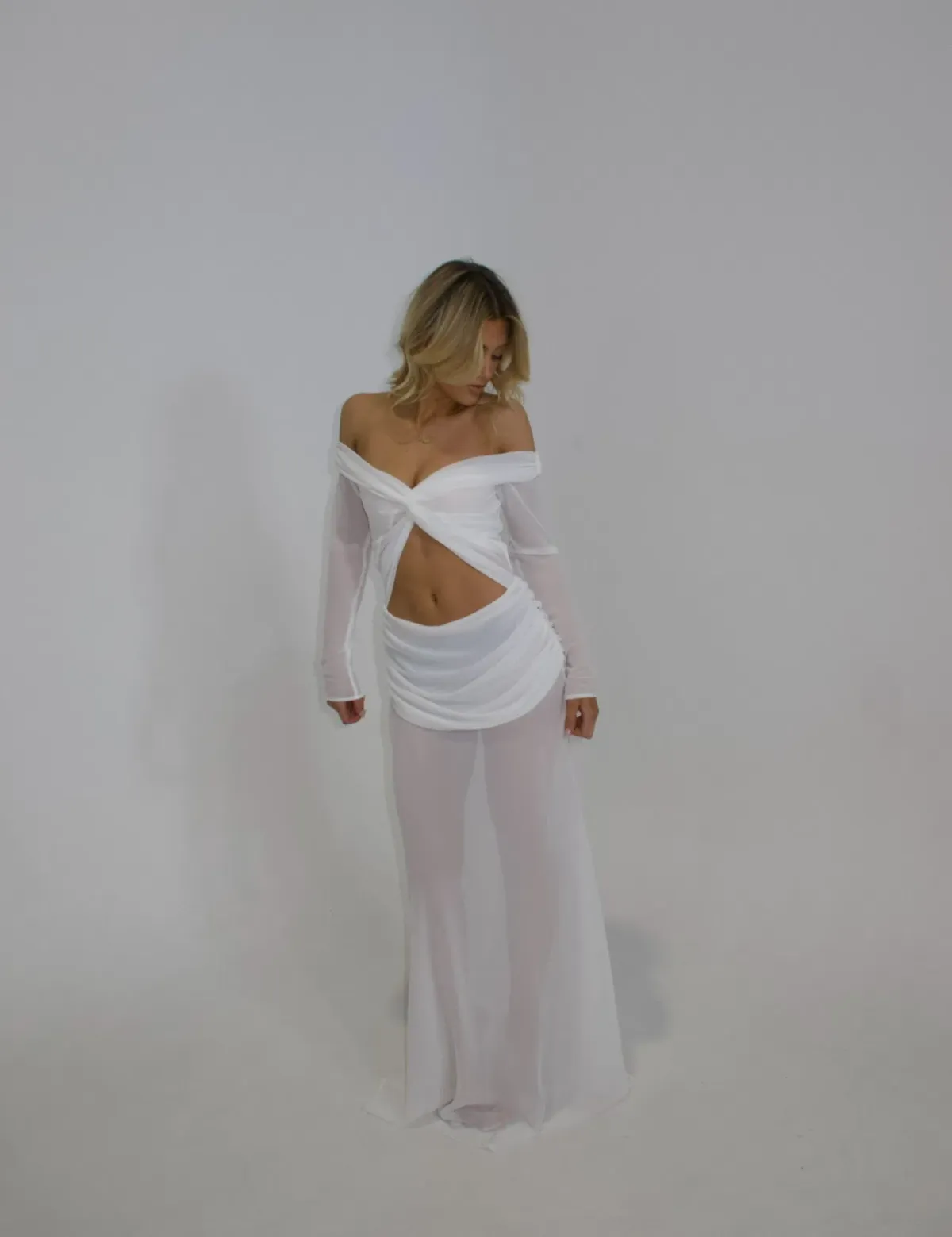 Emily Gown White Natalie Rolt Size AU 6 - Image 1