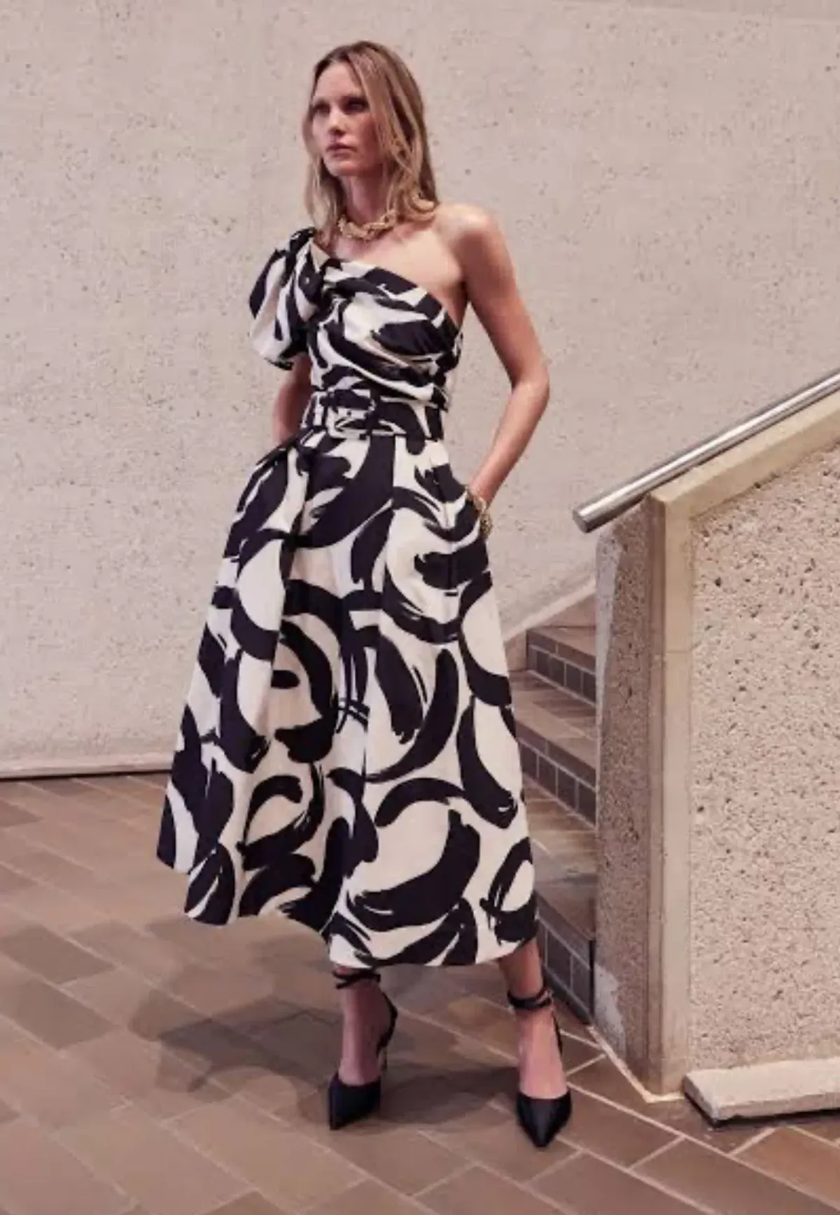 Rebecca Vallance Pompidou One Shoulder Midi Dress Print Size 12 - Image 1