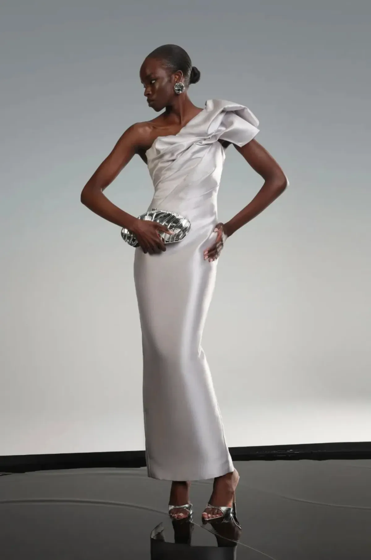 Eliya The Label Ashton Gown Silver Size S / AU 8 - Image 8