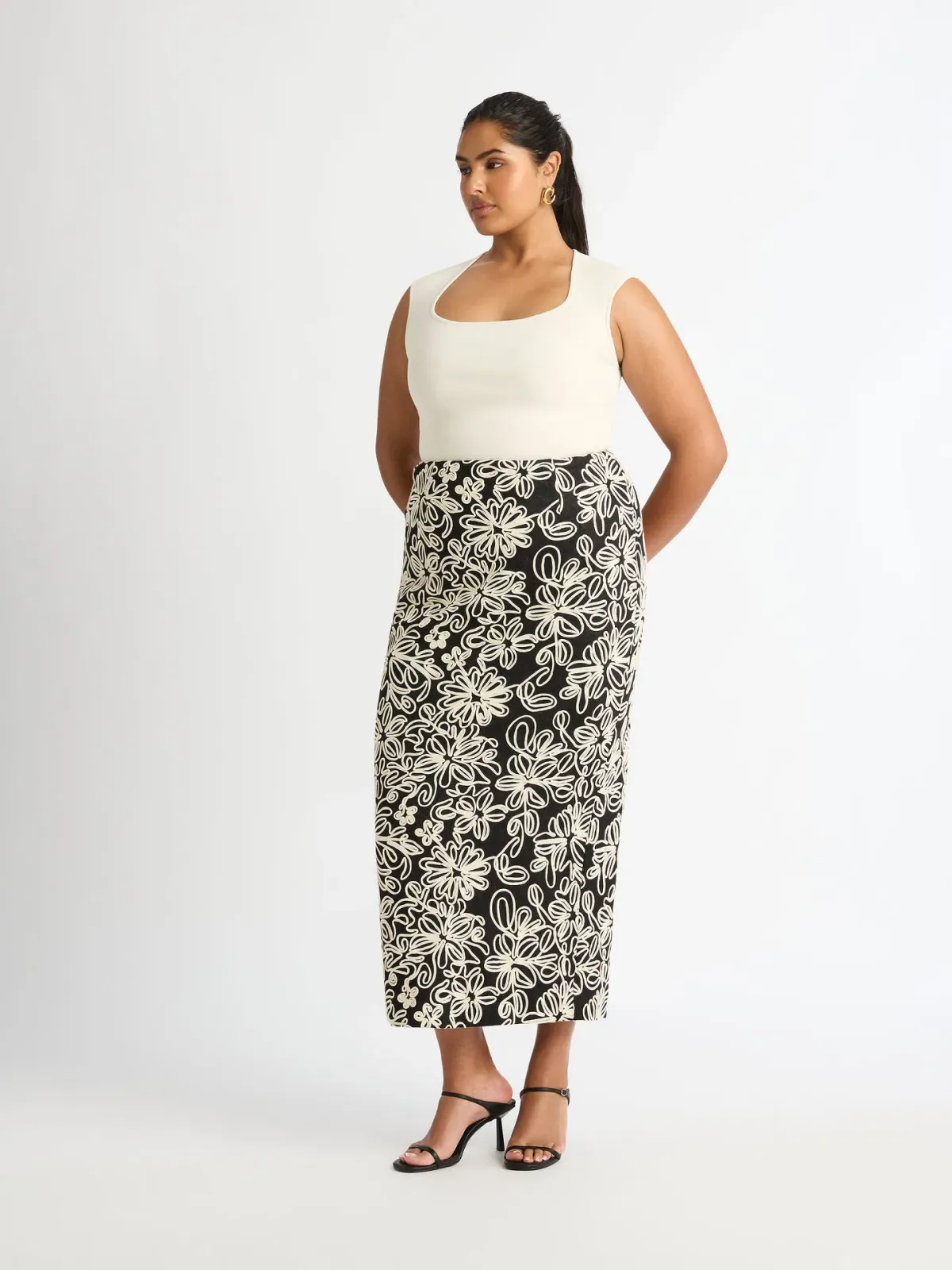 SHEIKE LUISA CROP TOP & LUISA MAXI SKIRT (SET) BLACK SIZE 18 - Image 3