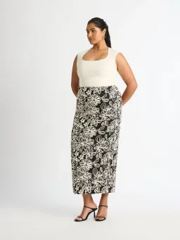 SHEIKE LUISA CROP TOP & LUISA MAXI SKIRT (SET) BLACK SIZE 18 for rent on The Volte - image 3