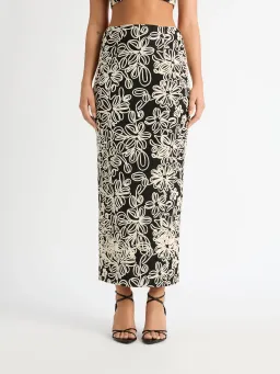 SHEIKE LUISA CROP TOP & LUISA MAXI SKIRT (SET) BLACK SIZE 18 for rent on The Volte - image 7