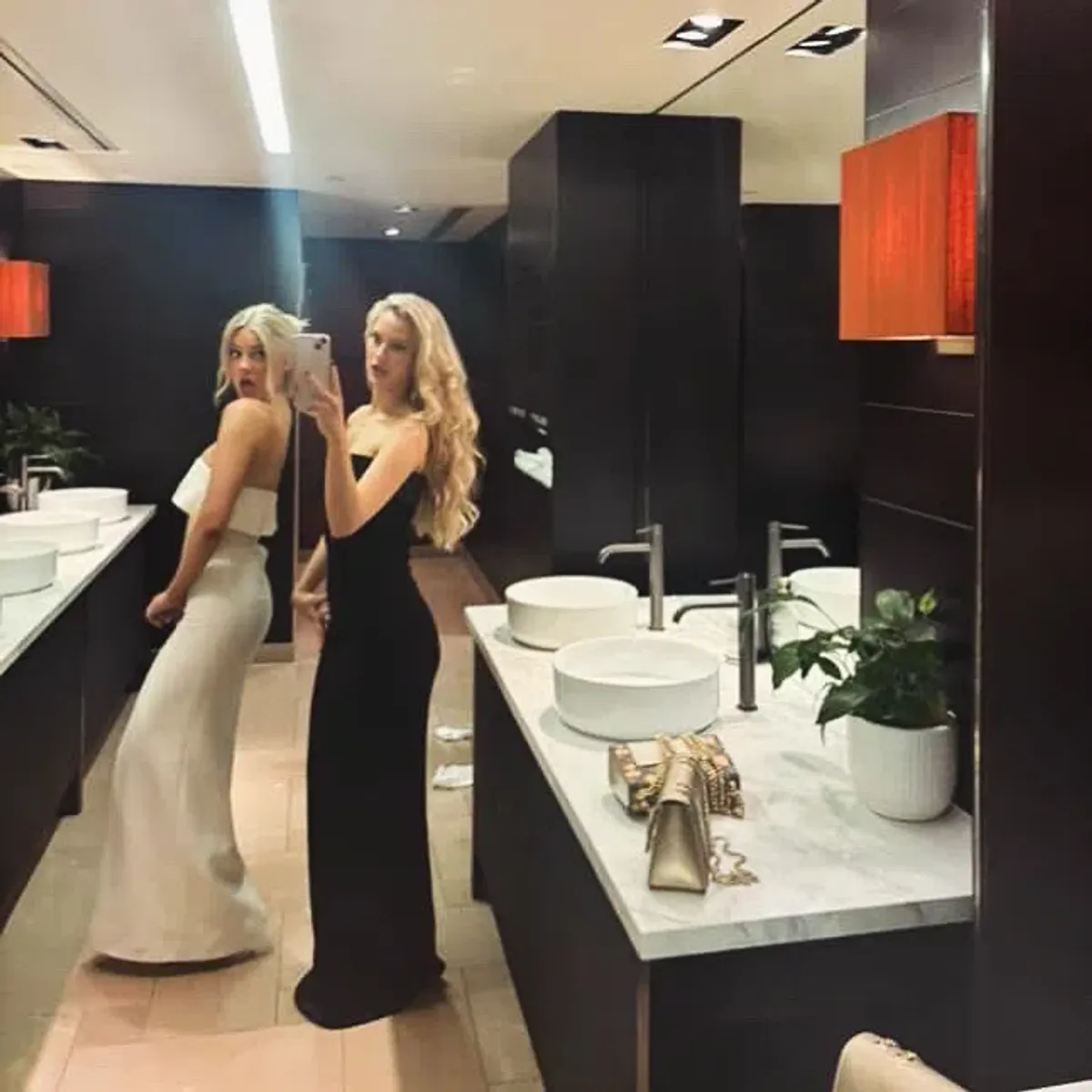 Carla Zampatti IVORY CREPE LA BANDA OFF SHOULDER GOWN | XXS | AU4 - Image 4