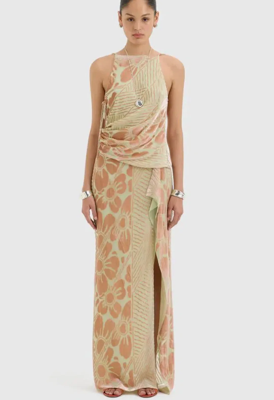 Sir Ventura Set Size 8 for rent on The Volte - main image