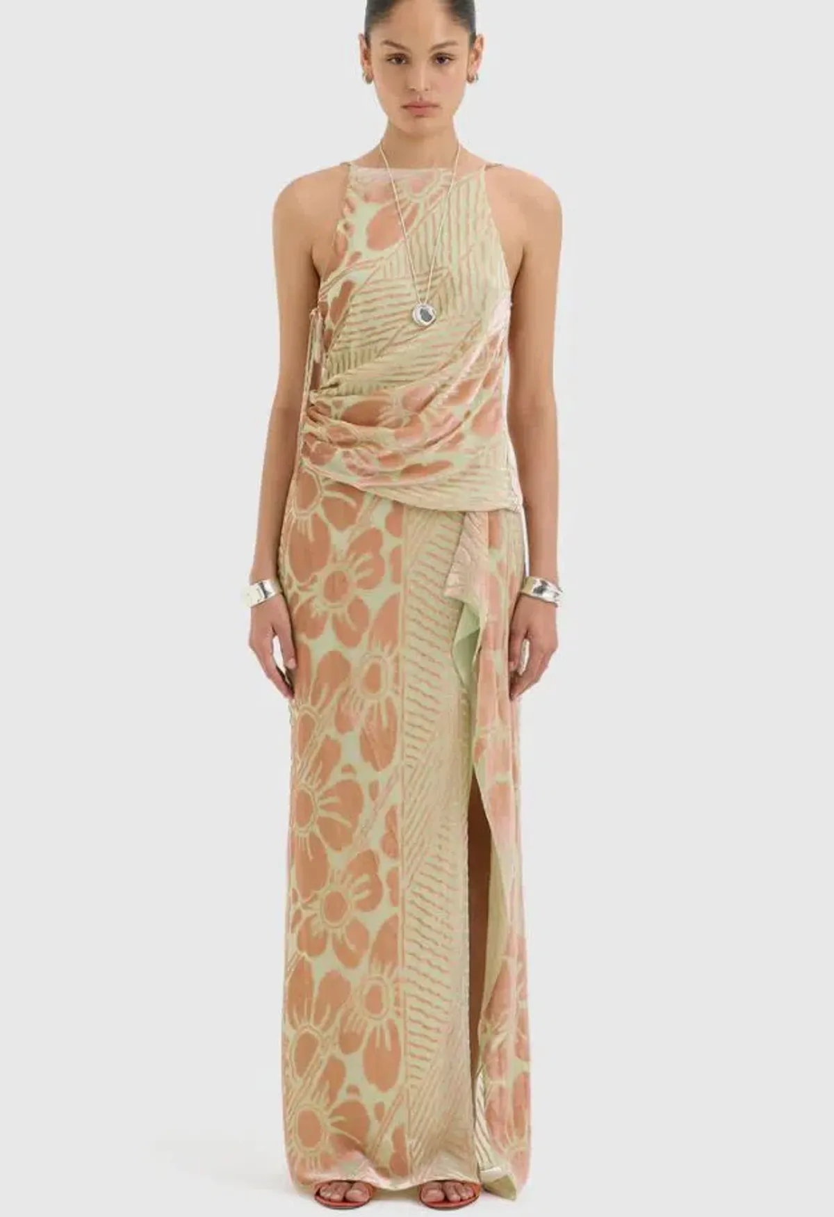 Sir Ventura Set Size 8 for rent on The Volte - main image