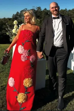 Elliatt Buttercup Embroidered Dress size L / 12 red for rent on The Volte - image 3