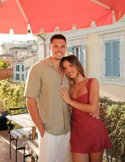 I am Delilah Evangeline Mini size 8 for rent on The Volte - image 1