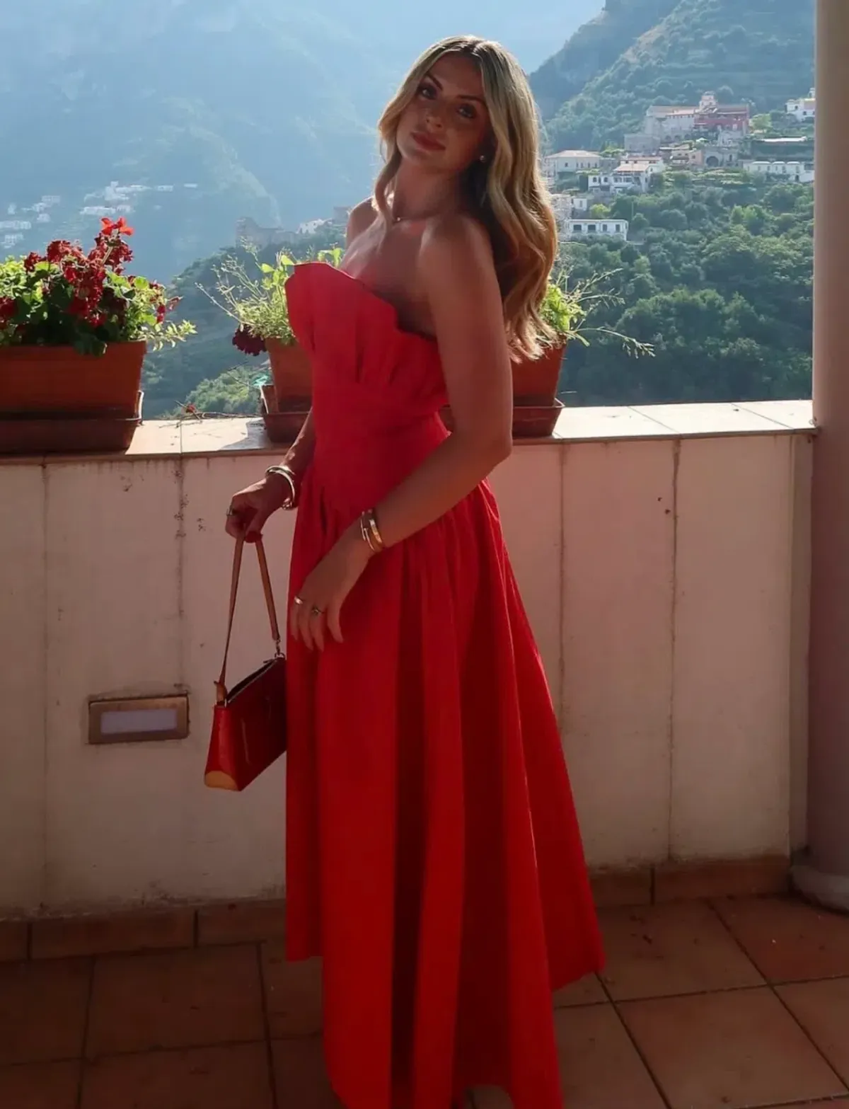 Elliatt Laurel Gown Red Size 6 - Image 3