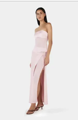 Ownley Pink Set XS for rent on The Volte - image 2