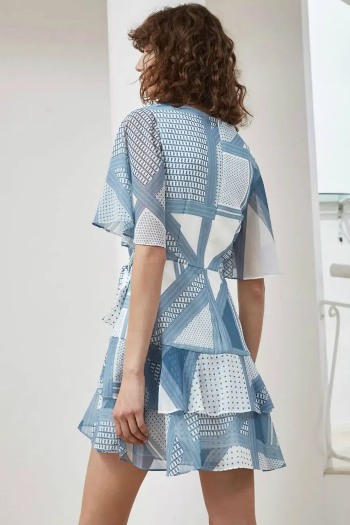 C/MEO Collective Allude Mini Dress Print Size 8 - Image 2