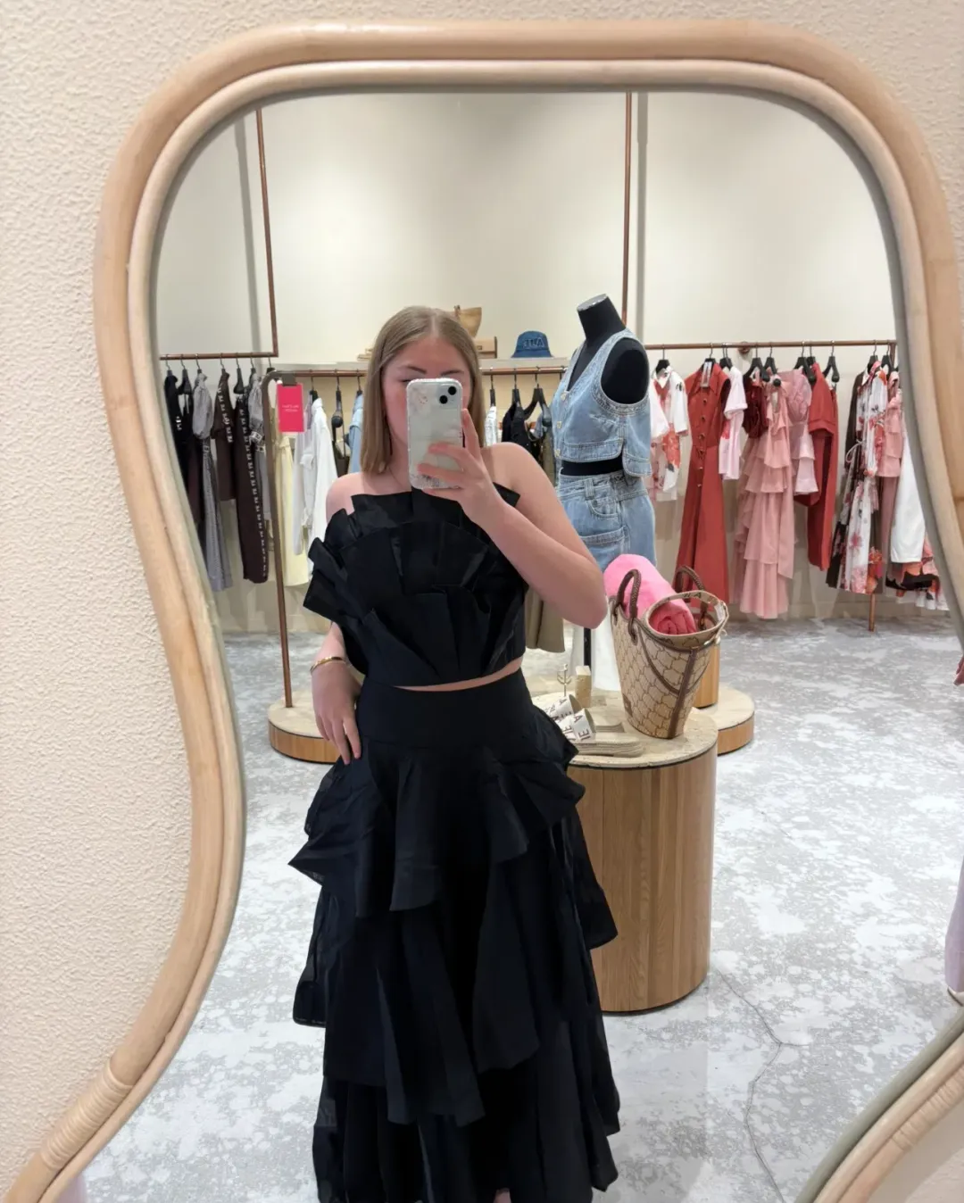 Aje Selestia set for rent on The Volte - main image