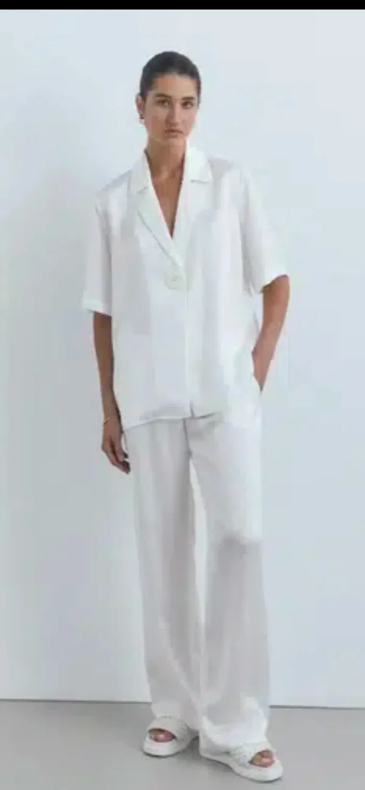 Viktoria and Woods Chorus Set for rent on The Volte - main image