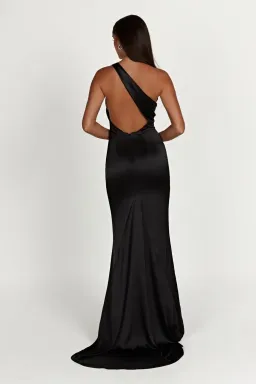 Harper One Shoulder Gown - Black Size M for rent on The Volte - image 3