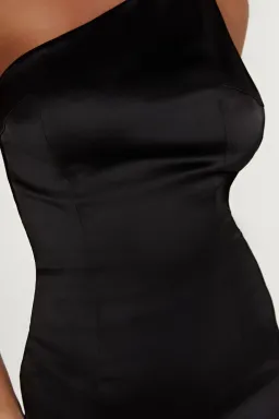 Harper One Shoulder Gown - Black Size M for rent on The Volte - image 4