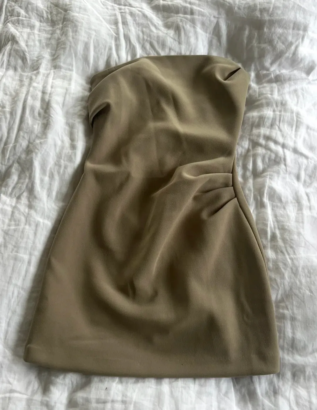 TOHJA Desi Mini Stone Size 8 for rent on The Volte - main image