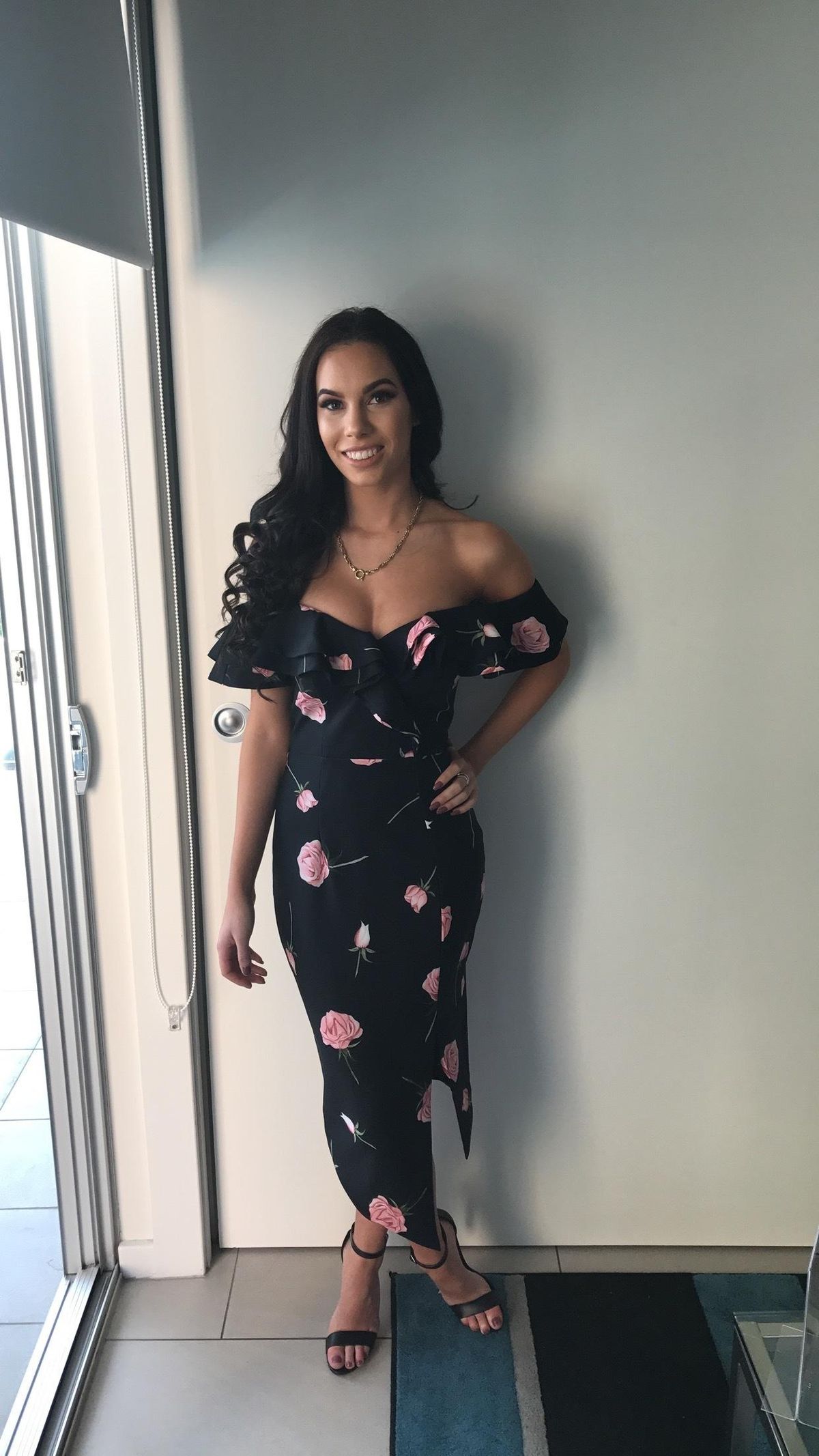 Sheike Revolving Roses - Image 1