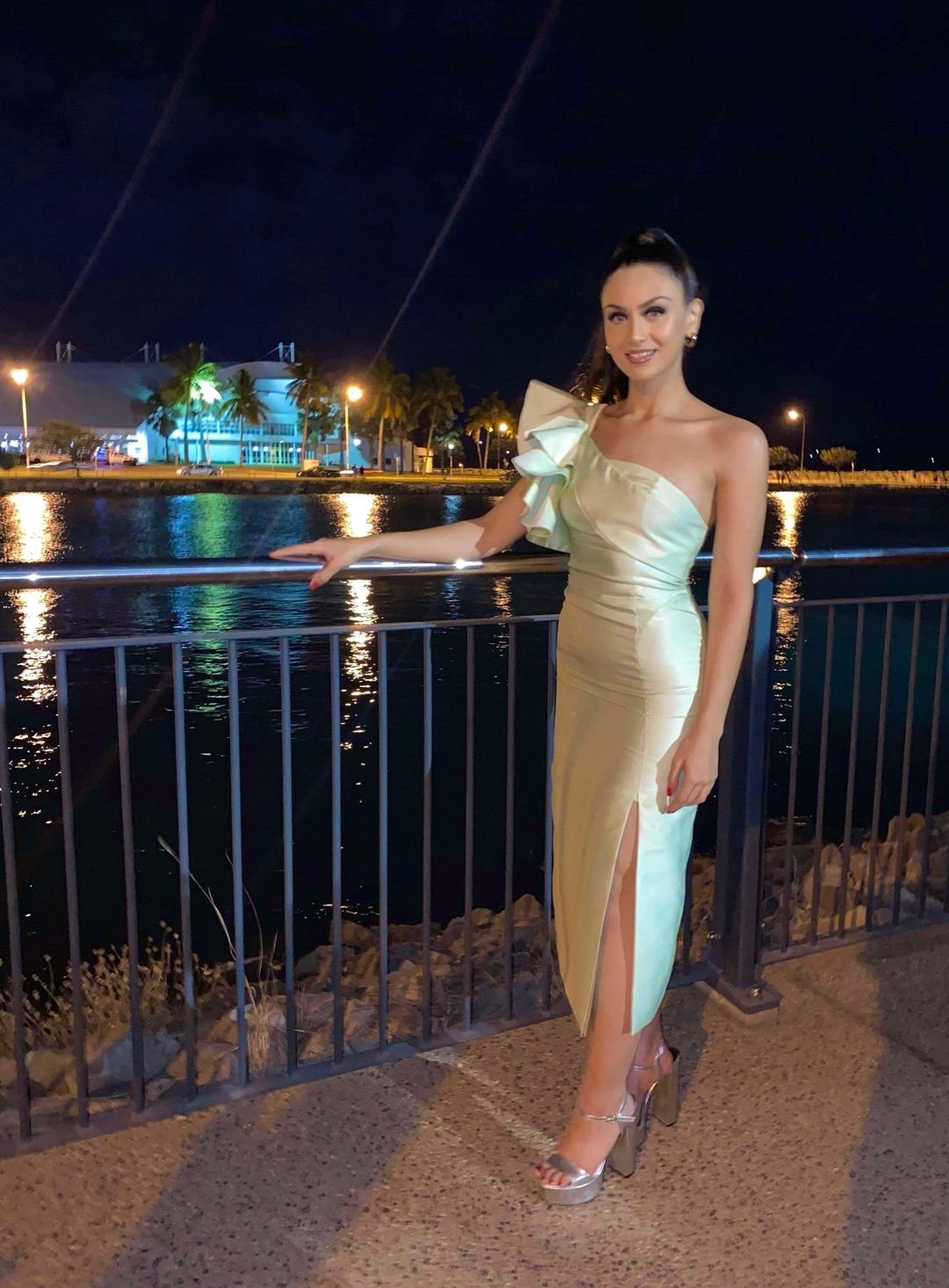 Keepsake The Label Lightening Midi Dress Green Size 8 for rent on The Volte - main image