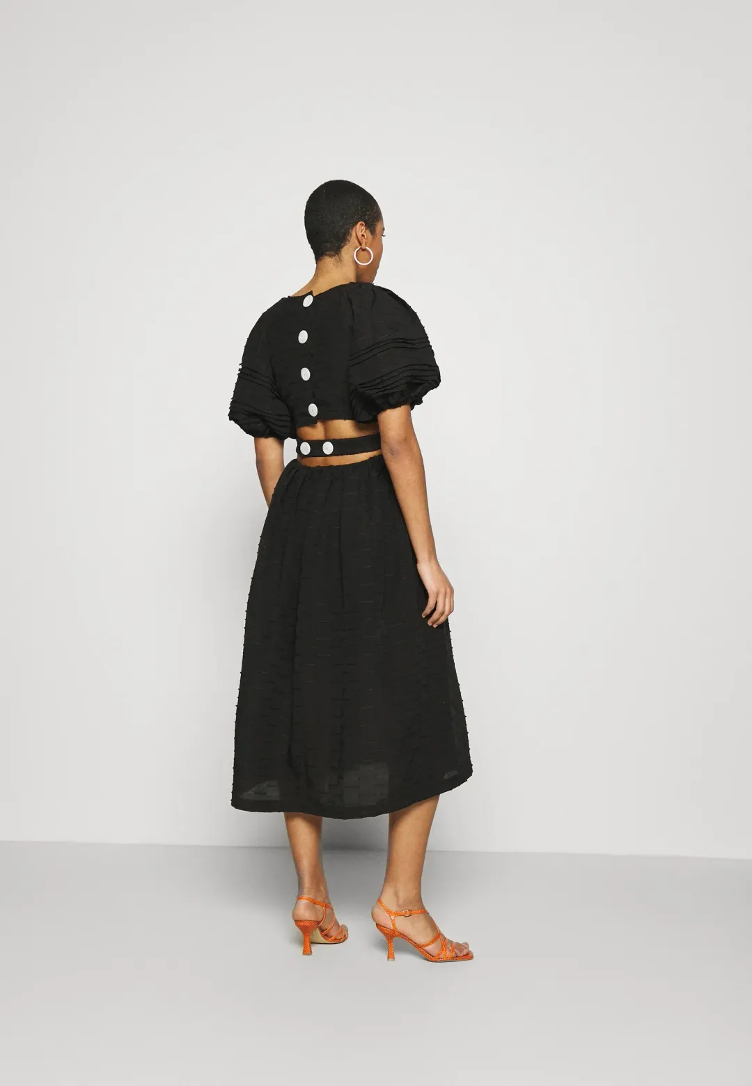 C/MEO Disperse Short Sleeve Dress Black Size 6 for rent on The Volte - main image