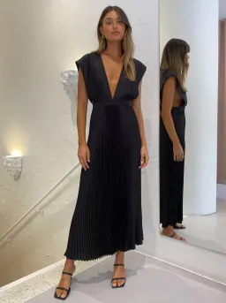 L'Idee Gala Gown Black Size 6 for rent on The Volte - image 1