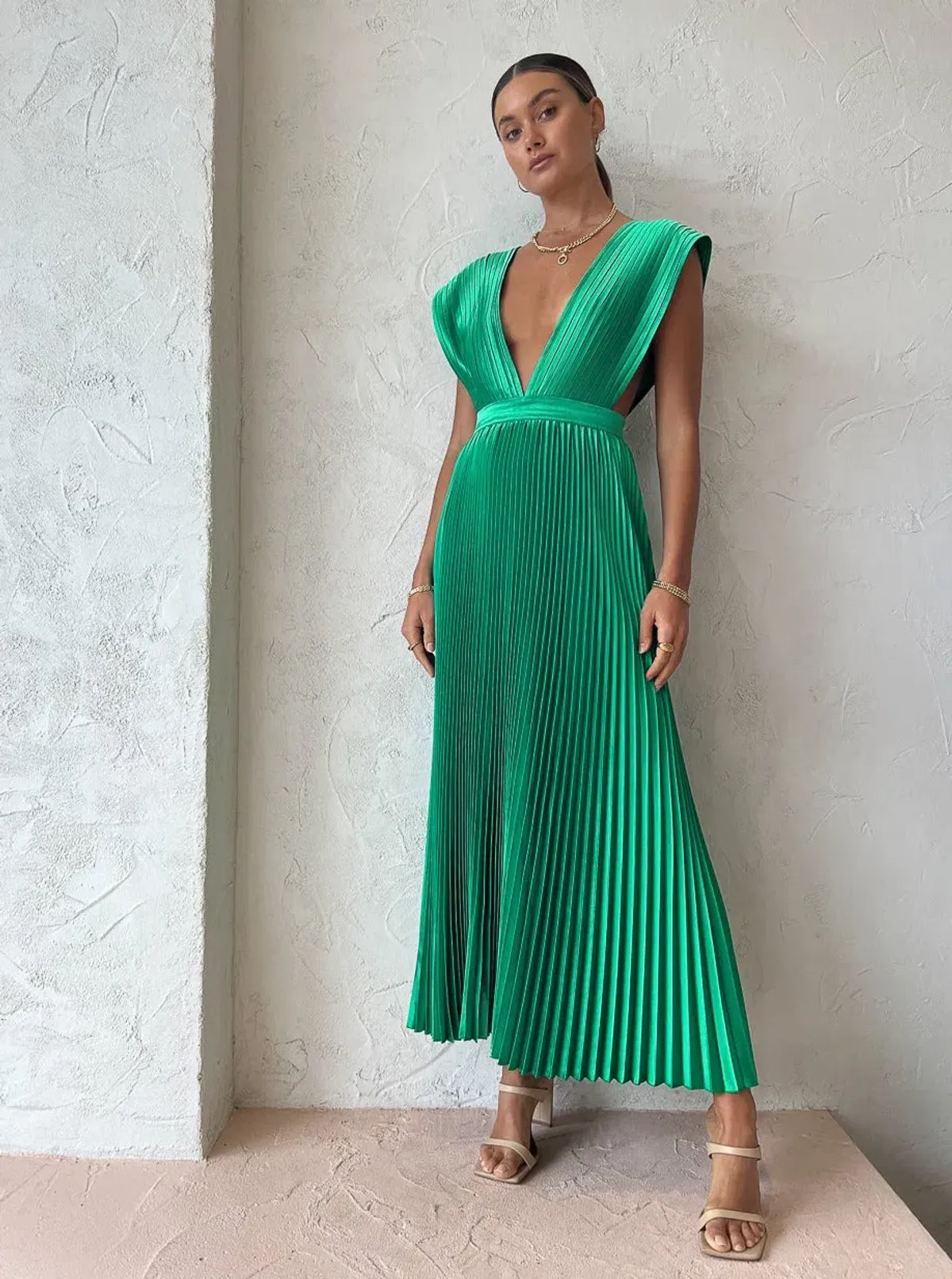 L'idee Gala Gown Bright Green Size 8 - Image 1