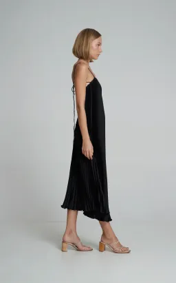 L'idee Ete Strappy Gown Black Size M / Au 10 for rent on The Volte - image 2