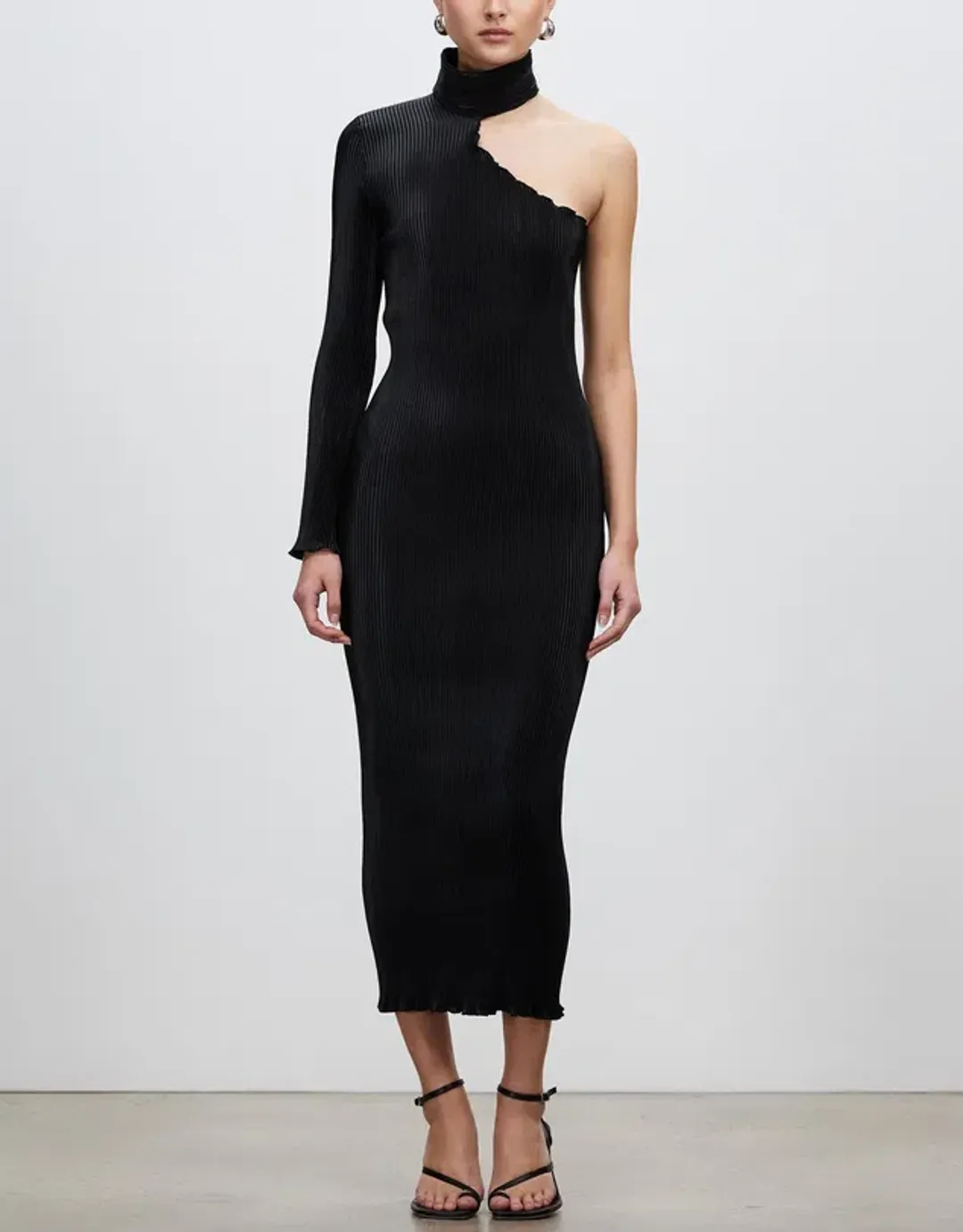L’Idee Soireé 90’s Sleeved Gown in Black Size 6 for rent on The Volte - main image