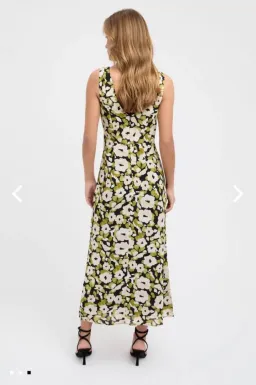 Kookai Paula Midi Dress Floral Size 40 / Au 12 for rent on The Volte - image 2