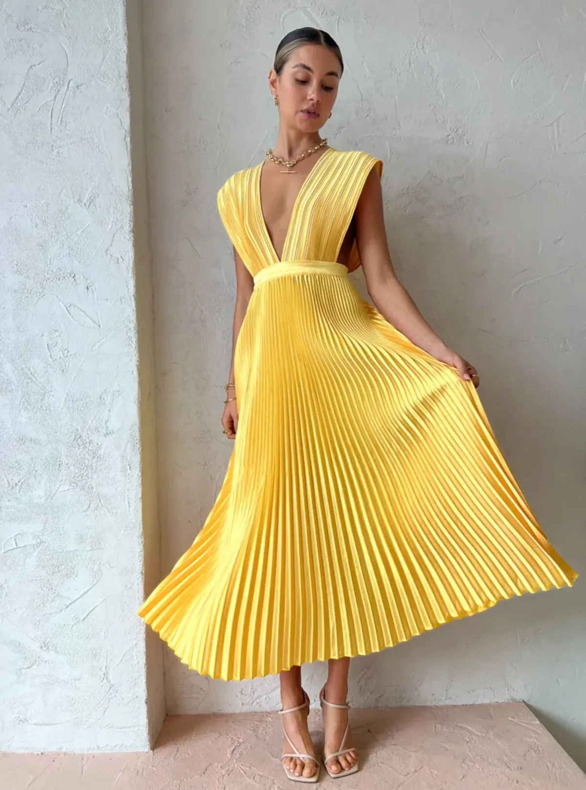 L'idée Gala Gown Canary Yellow Size AU 12 - Image 1