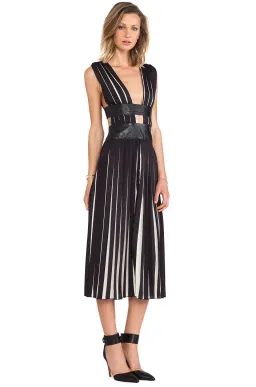 Shakuhachi Pleats Please Dress Black Size 6 for rent on The Volte - image 2