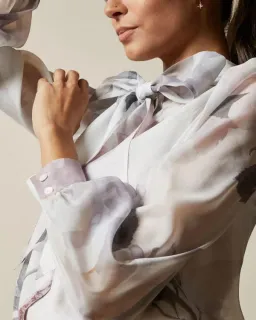 Ted Baker Mirta Floral Pussy Bow Blouse in Ivory Print in Size 2/AU 10 for rent on The Volte - image 2